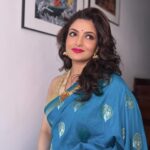 Tanushree Chakraborty Instagram - About last night… . Styling @rudra_saha_official Makeup & hair @aficionado_arianator_official Saree @nandiniajker #event #evening #saree #indianwear #makeup #hairstyle #awards #jewelry