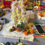 Tanushree Chakraborty Instagram - Today with the blessing of Maa Saraswati, Maira completed another milestone.. it’s her ‘Haate Khori’ time.. May God bless her with all the success in her life ahead 🙏🕉️ #saraswatipuja2024 #haatekhori #familytime #learningforlife