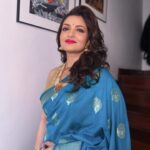 Tanushree Chakraborty Instagram - About last night… . Styling @rudra_saha_official Makeup & hair @aficionado_arianator_official Saree @nandiniajker #event #evening #saree #indianwear #makeup #hairstyle #awards #jewelry