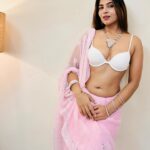 Tanya Chaudhari Instagram – शुभ रात्रि 💋
.
.
.
.
#goodnight #saree #lucknowchikankari #gulabisaree #sareelove #desigirl #tanyachaudhari