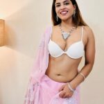 Tanya Chaudhari Instagram – शुभ रात्रि 💋
.
.
.
.
#goodnight #saree #lucknowchikankari #gulabisaree #sareelove #desigirl #tanyachaudhari