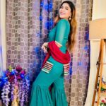 Tanya Chaudhari Instagram – Eid Mubarak 🌙
.
.
.
.
#eid #eidmubarak #festival #eidoutfit #sharara #nazakat #tanyachaudhari