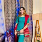 Tanya Chaudhari Instagram – Eid Mubarak 🌙
.
.
.
.
#eid #eidmubarak #festival #eidoutfit #sharara #nazakat #tanyachaudhari