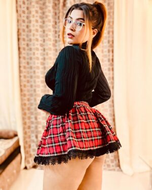 Tanya Chaudhari Instagram - My favourite subject in school was biology🧬
Which was yours?
.
.
.
.
.
#sundayfunday #naughtyworld #biology #student #tanyachaudhari