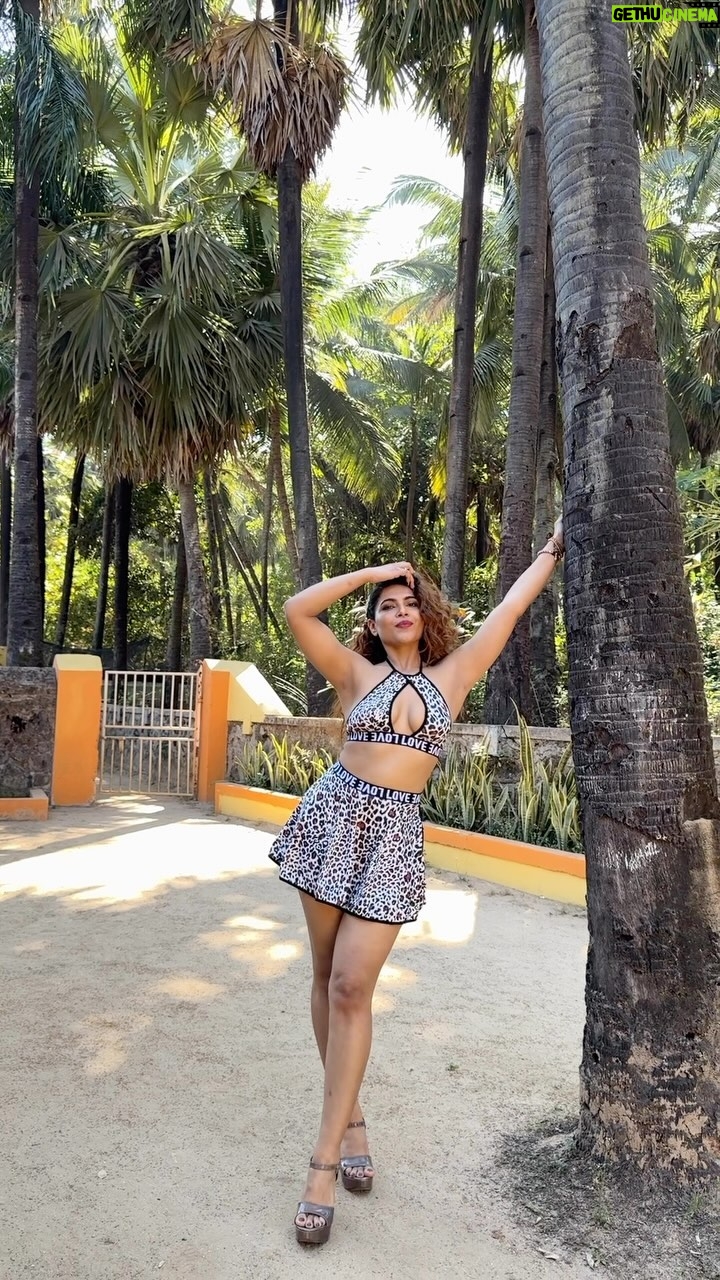 Tanya Chaudhari Instagram - Guess My Height π Iβll reply on correct answer π . . . . π @newme.asia πΈ @faizialiphotography π @makeup_asfaque ππ»ββοΈ @parvatisingh77 . . . . #unchalambakad #slomotion #summertime #explorepage #trendingreels #trending #tanyachaudhari