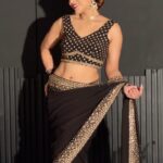 Tanya Chaudhari Instagram - Kaisi Lag Rahi Hun Mai Iss Black Saree Mei 🥰 . . . . Photography @faizialiphotography Makeup @makeup_asfaque Hair @sisodmanju Saree @meenabazaar . . . . #raanjhanaaya #blacksaree #meenabazaar #trending #trendingreels #trendingsongs #tanyachaudhari