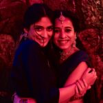 Tanya Maniktala Instagram - My favourite two Darindas delighted with all the love we are getting for Tooth Pari. Streaming now on @netflix_in @tanyamaniktala @shantanu.maheshwari @revathyasha @sikandarkher @_adilhussain @tillotamashome @saswatachatterjeeofficial @endemolshineind @rishinegi24