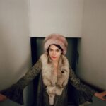 Tanya Reynolds Instagram – Fresh film from She Stoops to Conquer at the @orangetreetheatre last christmas. #nikonf3 #35mmfilm