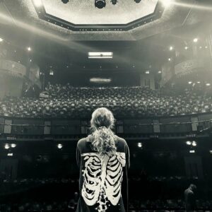 Tanya Reynolds Instagram - Mirror'in week1 
On at the @traftheatre until 20th April.
Link in my biooo for tickets 🎟 
Production shots @marcsbrenner 
Others @jonnylmiller
@amirrorwestend