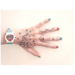 Tanya Reynolds Instagram - Thankyou for all the joy and loveliness for season 3 of @sexeducation 🖤 Swipe for Lily's season 3 left hand(s). Doodles by my other hand. 👋👾👽