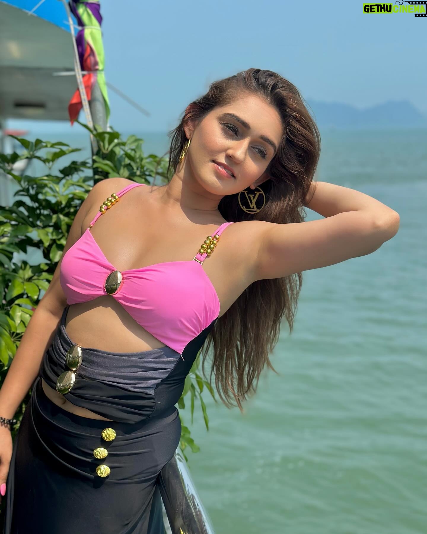 Tanya Sharma Instagram - Enroute heavens cave ✨💕 . . { vietnam , travel , caves , explore , resort wear } #vietnam #travelgram #traveladdict #instafashion #love #grateful #tanyasharma