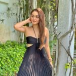 Tanya Sharma Instagram - Sunny side up 🌞 . . Wearing - @a.la.modebyakanksha Jewellery- @the.fun.company #travel #vietnam #picoftheday #tanyasharma { vietnam , travel , halongbay , luxury resorts , fashion , gowns , gratitude}