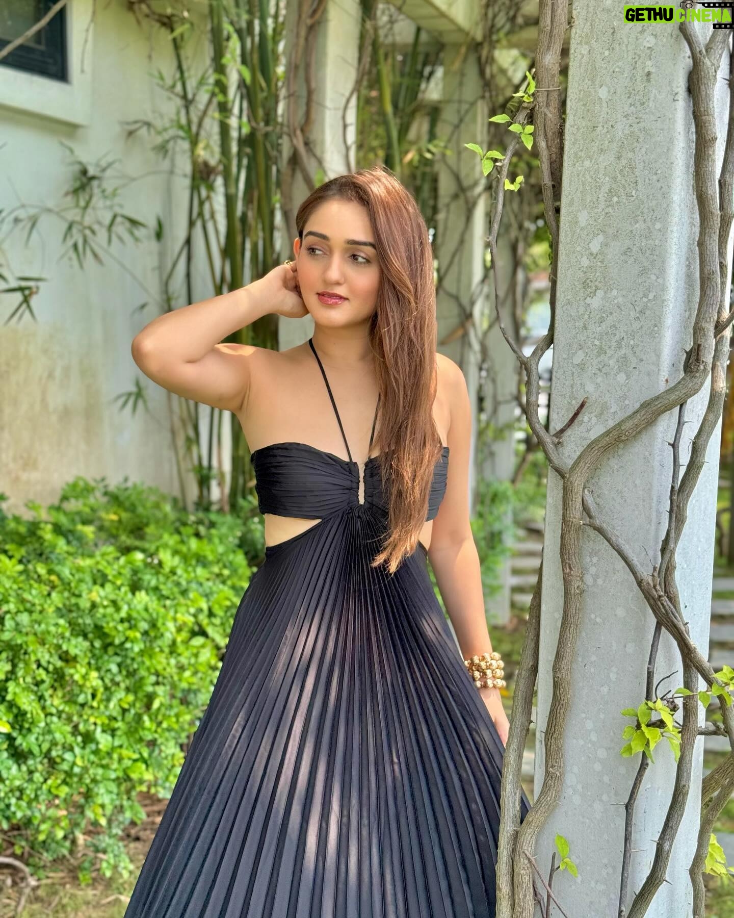Tanya Sharma Instagram - Sunny side up š . . Wearing - @a.la.modebyakanksha Jewellery- @the.fun.company #travel #vietnam #picoftheday #tanyasharma { vietnam , travel , halongbay , luxury resorts , fashion , gowns , gratitude}