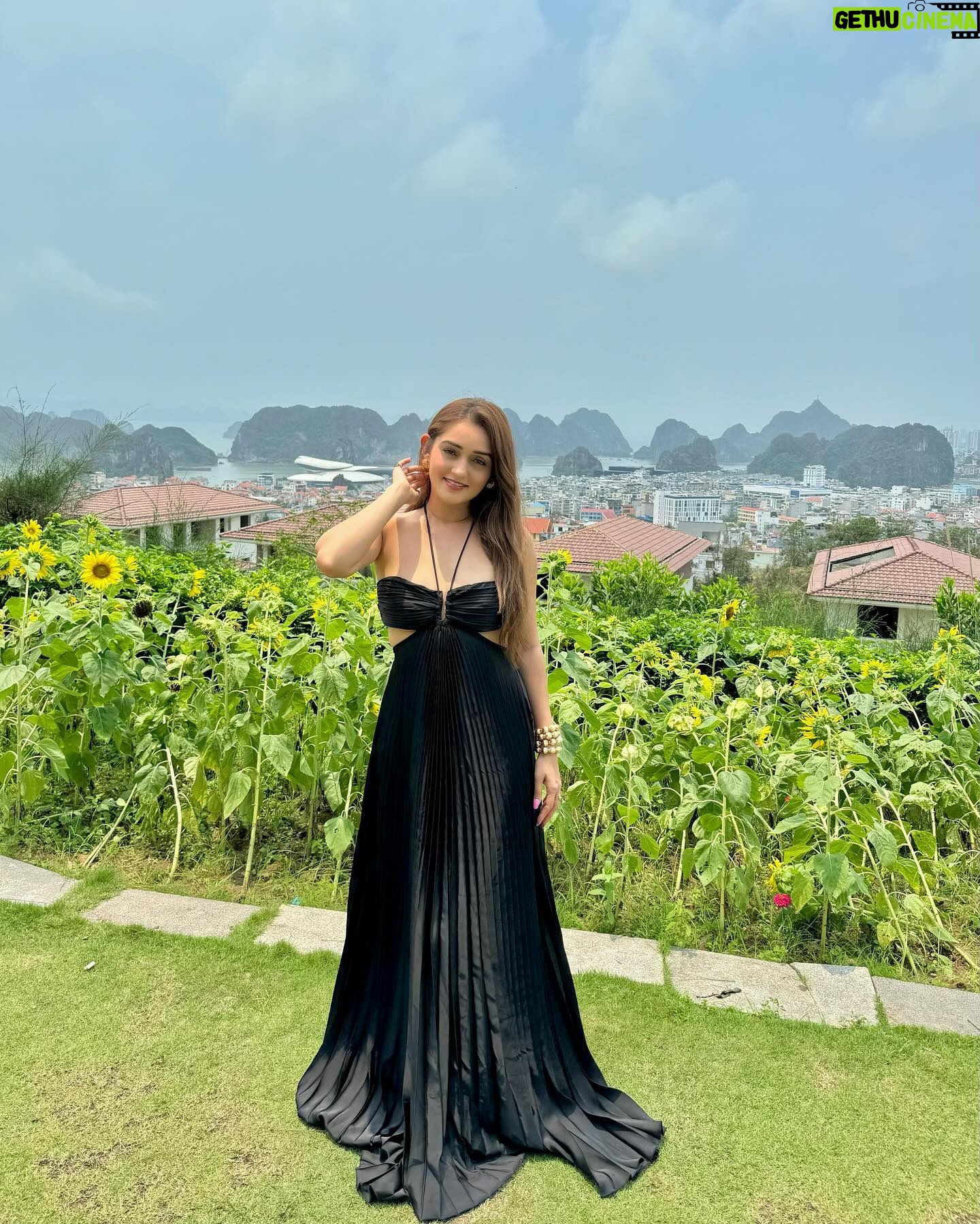 Tanya Sharma Instagram - Sunny side up š . . Wearing - @a.la.modebyakanksha Jewellery- @the.fun.company #travel #vietnam #picoftheday #tanyasharma { vietnam , travel , halongbay , luxury resorts , fashion , gowns , gratitude}
