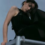 Tao Tsuchiya Instagram - . いよいよ明日、1月29日。 フォトブック『 #たおリズム 』が発売されます…！ . まだ想像が出来なくて。 少し前に出来上がりを見せていただいたんですけど、 それでもまだ、 本屋さんに並ぶことが想像できない… どこかで夢を見ているような気持ち。 , ライフステージの変化を挟んでの内容となったので 写真の雰囲気も、 一冊の中でかなり違います。 今日の写真は、出産後のもの。 なのに不思議なことに、 10代の頃の自分を強く思い出させる雰囲気になっていて 驚きました。 . 手に取って下さる方々、読んで下さる方々が どんなふうに受け止めて下さるのか 心配な気持ちもありますが、 どうか、感想など伝えていただけたら。 . 心からの感謝と共に、 届きますように。