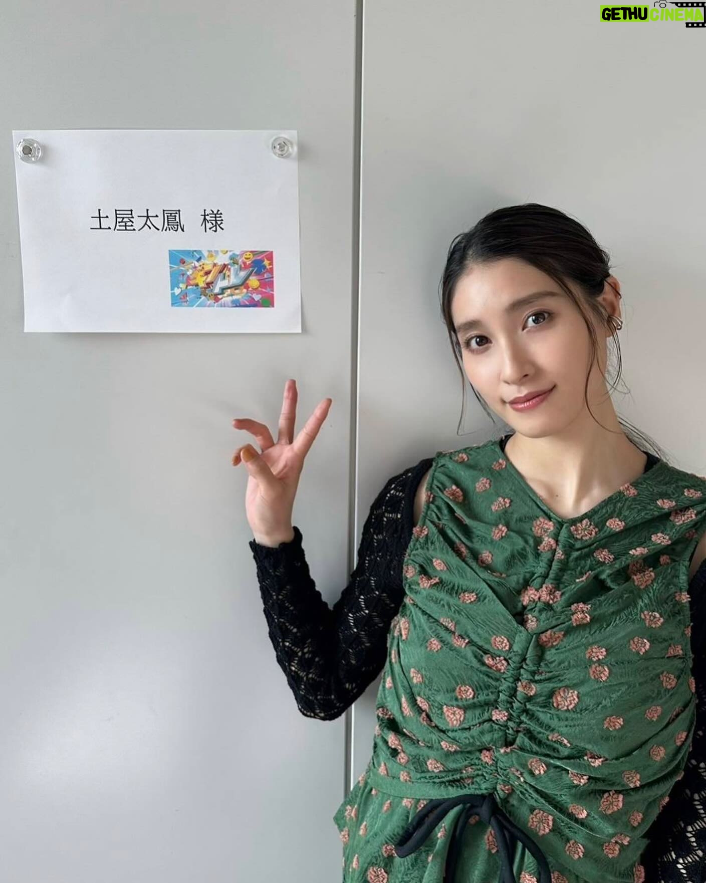 Tao Tsuchiya Instagram - . そんな今日、 おひる過ぎの13時30分からは #日本テレビ系列 にて #キントレ さんに出演いたします! . 少し前、 ちょうど家でキントレさんを拝見しながら なるほどー!とか、ほほう!と思っていた時に 出演させていただくという話を マネージャーさんから伝えられて、 え、ほんと?!とビックリしました。 . 初めて出演させていただきましたが やっぱり…勉強になりました! プロのお仕事ってやっぱり凄いし、 そのコツを短期間に身につける #永瀬廉 さんや どんな展開も楽しく進行なさる #髙橋海人 さんは さすがです…! . キャッチコピークイズは難しかったけれど 日本語の魅力にあらためて気づかされて 刺激的な時間でした! #KingandPrince さん #劇団ひとり さん #山崎弘也 さん #蛙亭イワクラ さん 本当にありがとうございました…! . テレビを観ることが出来る環境にいらっしゃるかたは ぜひ、一緒に楽しんでいただけると嬉しいです!!! .
