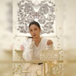 Tao Tsuchiya Instagram - . 大雪のニュースに驚いています。 しかもピークがこれからと聞いたので本当に心配です。 どうか夜にかけて くれぐれもお気をつけてください🙏🙏🙏 東京は鮮やかな青空だったようですが 私がいた世界は違っていて、 かなり心のパワーを使う撮影でした💦 でも ある作品で御一緒したかたがいらっしゃって、 懐かしい話、嬉しくなる話をすることが出来、 元気を保つことが出来ました😢✨️ 思い出話って不思議なパワーがありますよね💡 . このディオール　ホリデーポップアップでの写真も パワーのある思い出となっています✨️🦋✨️ あと一回くらいプライベートで行きたいなぁ…✨️✨️✨️ . 雪も心配ですが気温も下がるそうなので どうかたくさん暖かくしてください🙏 . @Dior #DiorCruise #ディオールホリデーポップアップ #ディオールファインジュエリー #SupportedByDior