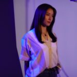 Tao Tsuchiya Instagram - . 桃の節句の日曜日、 どんなふうに過ごされましたか？ 私は午後はほとんど グリーンバッグに囲まれていましたが、 午前中に見た空はおひな祭りにピッタリの青空で とてもしあわせな気持ちになりました。 でも明日、北陸では春の雷となる予報。 どうか気を付けてください。 . 今日は #映画マッチング が公開されて 2回目の日曜日でもあります。 とてもたくさんの方々が観てくださっているようで、 KADOKAWAさんからも喜びの連絡をいただいたと マネージャーさんが伝えてくれました。 本当に本当に本当に…ありがとうございます！ . この写真はポスター撮影での様子。 許可をいただけたらオフショットも載せたいのですが この写真なら一人だしネタバレにならないから、 まずは御礼の気持ちを込めて…！！！ ポスター撮影は 作品によって撮るタイミングが違うのですが 映画マッチングでは本編撮影中、 かなりつらい時期に行われました。 あらためて見てみると、 自分の顔のような、 そうでないような不思議な雰囲気を感じるのは 輪花として生きていた時期だったからかもしれません。