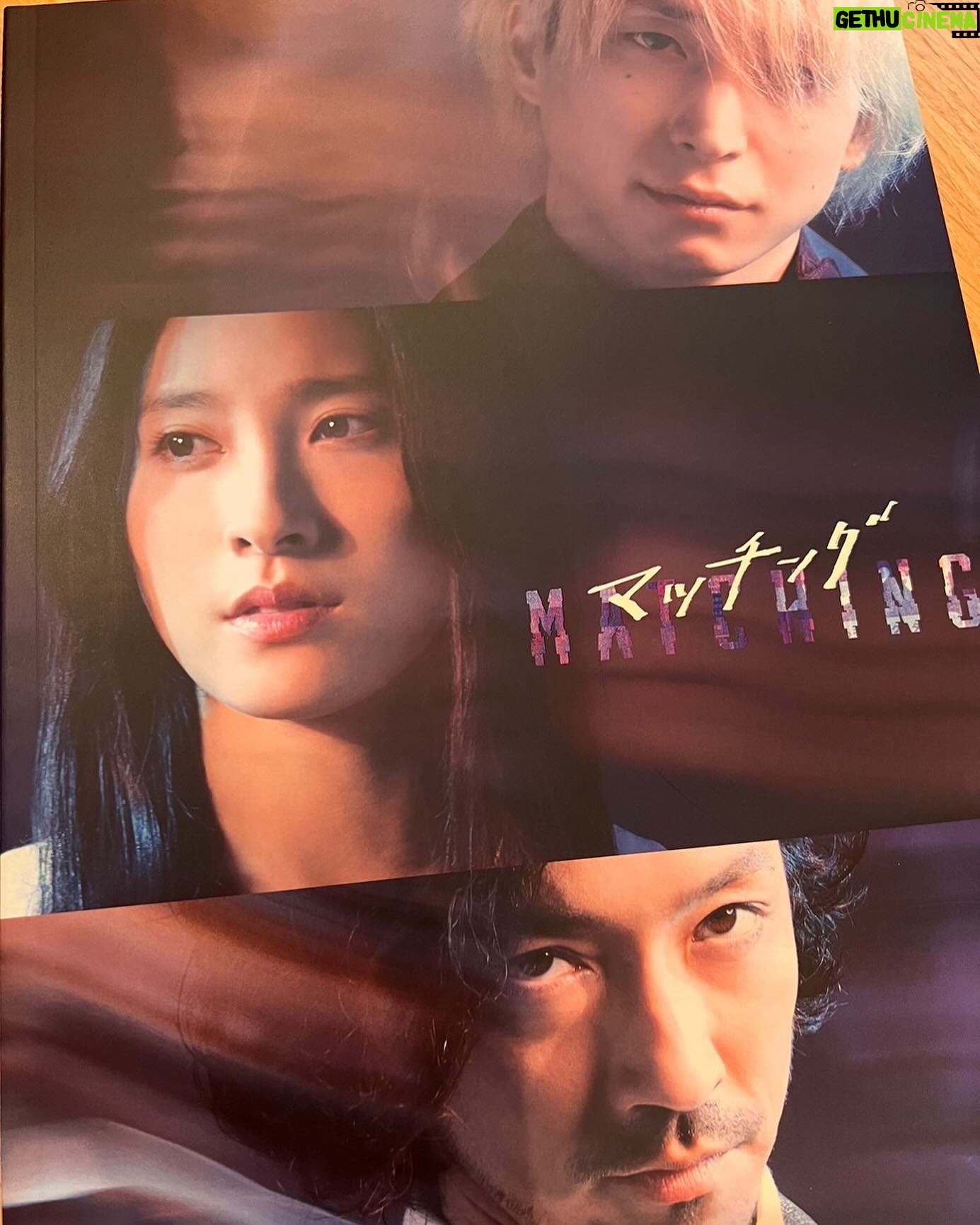 Tao Tsuchiya Instagram - . 3月に入ったとはいえ まだまだ寒い週末の夜ですが お元気でしょうか? 私は少し前に ある輪島塗の作品を街で見かけ ひとめぼれしました。 今その作品は家にあるのですが、 いつまでも 大切にしていきたいと思います。 . 私は一昨日、おやすみの日を利用して #映画マッチング 観てきました!!! パンフレットが品切れと聞いたのですが 実家に用事があって行ったら… あった!!!!! . このパンフレット、読みごたえが凄いのです。 文章はもちろん、 オフショットの数が凄い…! 今までいろいろなパンフレットを読んできましたが こんなにオフショットが多いのは初めてかも… 映画館で見かけたら ぜひぜひぜひ手にとっていただきたいです!