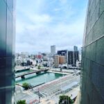 Tao Tsuchiya Instagram - 今年は季節の変わり目に加えて 激しい雨や大きな揺れが多い気がして 少しハラハラしていますが、お元気でしょうか？💦 . 印象派NÉO 『The Miracle of Pinocchio「ﾋﾟﾉｷｵの偉烈」』の 北九州公演から東京に戻って もうすぐ2日が経ちます。 あまりにもあっという間で… 普段はことわざを思い出すこともない私だけれど 思わず「光陰矢の如し」という言葉を思い出すくらい 時間が早く過ぎています😳🏹 . 北九州、素敵な場所だったなぁ…✨️✨️✨️ 日本の体力というか 底力のようなものを感じる力強さと 繊細で美しい古風な文化、 その間に見える『新しい今』を楽しもうとする情熱、 場所そのものがすごくアートでした🥰✨️ 日本を支えてきた工業地帯であるぶん 空気や水の汚れとも全力で戦ってきて 本当に試行錯誤が繰り返されてきたと思うのですが、 その歴史が今は自信となって 澄んだ空気や豊かな川に溢れている感じがしました🍀 . 写真は家族が撮ったものですけど、 小倉城のお隣にあるJ:COM北九州芸術劇場の雰囲気を 感じていただけたら🏯✨️ . ちなみに今月の25日には 弟が出演する作品 木ノ下歌舞伎『糸井版 摂州合邦辻』が 同じJ:COM北九州芸術劇場で上演されるのですが、 なんと嬉しいことに ポスターがお隣同士で貼られていました😍 . お時間とタイミングが合う方は、25日も是非😊✨️✨️ . #ピノキオの偉烈 #夏木マリ さん #井手茂太 さん #小㞍健太 さん #マメ山田 さん #MariNatsukiTerroir #山﨑麻衣子 さん #小島功義 さん #城俊彦 さん #牟田のどか さん #高橋綾子 さん #岩崎未来 さん #川崎萌々子 さん #国枝昌人 さん