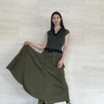 Tao Tsuchiya Instagram - . 東京は春の嵐が一旦落ち着いたのですが 思わず「寒い！」と声を上げたくなるような寒さが 風や空気の中に潜んでいます。 でも 桜が咲く前に寒くなると その年の桜は長く咲くそうなので 今年は長めにお花見できそうかな？ 春の訪れを感じるには辛すぎる状況の方々も たくさんいらっしゃると思います。 少しでも安心できる状況に近づきますよう…！ 私も少しずつでも 出来る準備をしておきたいと思います。 . #映画マッチング が公開されて 1ヶ月が経とうとしているのですが 新たに公開される劇場も増えると聞いて すごく嬉しい！！！ 桜が咲く地域が広がっていくように 映画マッチングとマッチングする地域が広がるといいな、 と願っています。 . 写真は、感謝御礼舞台挨拶で 心強いパワーをくれた衣装たちと。 いつも本当にありがとうございます！ dress&vest @numeroventuno shoes @pierrehardy jewelries @oeau_jewelry , @e.m.__official クローバーのブレスレットは私物です！