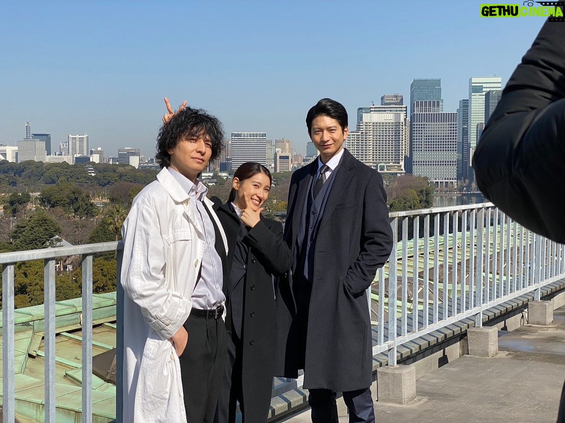 Tao Tsuchiya Instagram - . 昨日スーパーブルームーンと書いたのですが カレンダーでは今日の夜もまだ満月🌕️✨️✨️✨️ スーパーブルーム―ンは13年ぶりで 次は2029年だそうです💡 そんな貴重な夜に、 🏀FIBAバスケットボールワールドカップ2023 凄かった…素晴らしかった!!! 『逆転』って本当に凄いと思うんです。 事実は小説よりも奇なりと言うけれど 今年はなぜか漫画やアニメやドラマや映画を 国際大会などで現実に見る体験が とても多いような気がします🤔 パワーいただきました🔥🔥🔥 私もがんばろう…,🌟 . その興奮と共に #テレビ朝日 系列で明日9月1日の夜 23時15分からオンエアされる #生田斗真 さん主演 金曜ナイトドラマ「🚨 #警部補ダイマジン 🚨」 最終話に向けて ひとりオフショットキャンペーンの続きを📸 . なんせさっきの興奮に続くわけなので やっぱりこのメンバーのオフショットを🔥 #生田斗真 さん演じる #台場陣 #向井理 さん演じる #平安才門 . 誰がどうなってもおかしくない、 読めない展開からスタートする最終話ですが、 このお二人は本当に 本当に本当にあったかくて いろいろな迷いがある時も 吹っ飛ばしてくださって😭🙏 . 演じている時は全く別人で、 この役のために生まれたんじゃないか、 と感じるほどのお二人でしたが、 本人と役を行き来しているからといって ご自分が消えてしまうわけではなく、 その合間をぬって いろいろなアドバイスをくださいました😭🙏✨️ 座長や先輩方によって 現場の雰囲気って本当に変わるのですが、 この作品の現場は写真の空のようにクリアで深く、 あったかくて明るい空気に溢れていました😌🙏✨️ 本当にありがとうございました🙏🙏🙏 . #七夕夕夏 もそんな気分だったんだろうな…😊💡✨️