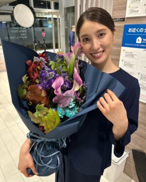 Tao Tsuchiya Instagram - .
とてもおひさしぶりになりましたが
お元気ですか？
しばらくあわただしかったのですが
少し一息つくことが出来て
今日はホッとする夜を過ごしています😊✨️
そんな今夜は
「ふたご座流星群」がよく見えるかも💫✨️
極大は12月15日なのですが、
今夜は新月で夜空が暗いので
流れ星を見つけやすいんです🌟✨️✨️
13、14、15日の3夜が狙い目だそうなので
たくさんあったかくして探してみてください🤩🌟✨️
.
そんな今日、
#タカラスタンダード さんの新しいCMが
情報公開されました💡
.
タカラスタンダードさんの設立は
なんと1912年、明治45年です😳✨️
約1世紀の間、たくさんの人の生活を
便利に楽しく彩ってきたタカラスタンダードさんと
今回は #池村碧彩 ちゃん、 #石塚陸翔 くんを迎えて
未来への願いを込めたCMを御一緒しました😊✨️✨️
.
ひさしぶりにお会いしたアドバイザーの先輩方が
「現場のアドバイザーもライフステージが変化したあと、
太鳳ちゃんと同じように帰ってくるのよ。
おかえりなさい！」と
あたたかい言葉をくださって
本当に嬉しかったなぁ…😭🙏✨️
.
新しいCMが放送されるのは15日からなので
動画は15日に載せますね😊
今日はいただいた素敵な花束との写真を💐
本当に、本当に本当に
ありがとうございます🙏✨️✨️✨️
