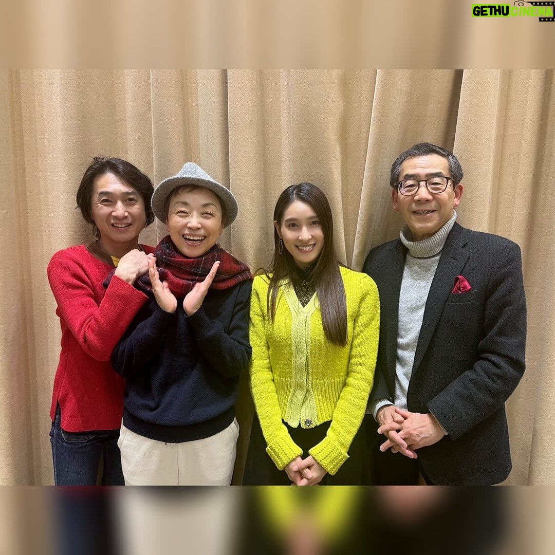 Tao Tsuchiya Instagram - . 今日は三連休の3日目。 様々な思いで過ごしている方々も いらっしゃると思います。 少しずつ春が近づいているように 少しずつ安心が近づきますように、 今日も心を込めて願っています。 . 朝ドラ『まれ』も きっかけのひとつになったシャンソンへの憧れ。 そのシャンソンをたっぷりと ゆっくり、贅沢に楽しんでいただける 「越路吹雪生誕100年 美しきシャンソンの世界」が、 今日、2月12日の 午後0時25分から2時55分まで #NHKラジオ第1 にて放送されます! . 今年の2月で 生誕100年を迎えられる越路さん。 それを記念しての特別番組なのですが、 シャンソンは 今の時代にもっともっともっと、 もっともっと聴いてほしいジャンルだと あらためて、心から思います…! . 数分間の歌なのに まるで、 2時間の映画や舞台やミュージカルを観たような、 あの凝縮された濃厚な魅力は なんだろう… ぜひ今日のラジオで体験していただきたいです! . 1枚目の写真は、 御一緒させていただいた #クミコ さん、#ソワレ さん、 #徳田章 さんと…! #アラシャンソン さんの素敵な歌声も まるで空を飛ぶ気持ちになったなぁ… . 2枚目の写真に写っている 弟の #土屋神葉 は、なんと! シャンソンの歌唱に初挑戦しました!!! 驚きましたが…弟だからというわけではなく、 ぜひたくさんのかたに聴いていただきたいと 心から思います…! . 今、華やかなエンターテイメントは 本当にたくさんあるけれど、 『人の生きるちから』を歌うシャンソンのライブを いつか観てみたいし 能登とか素敵な場所で聴けたらいいな、と… 小さな夢が芽生えた時間でもありました。 . テレビを観ることが難しい環境の方々も、 ラジオなら聴けるかもしれない。 ぜひ…! . https://www.nhk.jp/p/rs/B4NPXL2J91/ . #越路吹雪100年