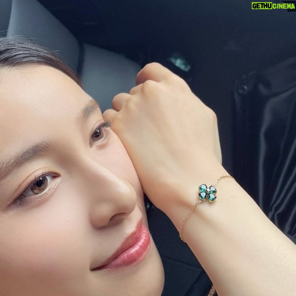 Tao Tsuchiya Instagram - . 寒空の東京ですが 心ば、ぽかぽかでした たくさんの観覧の方々、 外から中から、そして テレビを通して見守ってくださった方々、 もう本当に…感動してしまって。 本当に本当に 本当にありがとうございます…!!! . 今年は、辰年。 多くの人が『龍』に憧れます。 うちにも、 干支だからという理由以外に お気に入りの龍の置き物があって 『りゅうちゃん』という名前をつけています。 . でも その龍の名を持つ辰年は 明けてすぐにいろいろなことが起きました。 今日、心を込めて公開初日をお届けする #映画マッチング も 楽しみにしてくださりながら まだ観に行く状況にいらっしゃらないかたも たくさんいらっしゃると思います。 . 舞台挨拶やライブビューイングで その方々にお会いすることは出来ないけれど その方々に届くよう心を込めますし 参加した方々の感想や 報道してくださる生地や映像を通して リアルタイムで楽しんでいただけたらと 心から願います!!! . お足もとが良くないので 会場に駆けつけてくださる方々は どうかどうかどうか お気をつけてくださいね。 . 心からの感謝を込めて 輪花たちとスクリーンでお待ちしております!