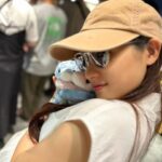 Tao Tsuchiya Instagram - . 東京では昨日 神宮外苑花火大会が行われました🎆✨️✨️ 家族と動画をやり取りしながら観ましたが 綺麗だったなぁ…😊 花火を見上げると夏を実感します🎆 笑顔で空を見上げることが出来る時、 それが昼の空でも夜の空でも どの季節でも 本当にしあわせだなと思います😌✨️ おやすみの人も、お忙しい人も どうか良い夏をお過ごしください🌻 . 一昨日、 #テレビ朝日 系列にてオンエアされた 「 #警部補ダイマジン 」🚨 #七夕夕夏 は少しずつ、でも一気に 大きな渦の中に入っていきますが、 私も同時に 台詞と滑舌との闘いの渦に入っていきました😅 あまりに家でずっとブツブツ言っているので 初回を観た母の第一声が 「天羽 大ってこの人か！」だったほど😂 共演してくださった方々との写真も 許可をいただいたものから載せようと思います💡 . 今日は夏休みシリーズ水族館篇② このぬいぐるみは 姉がプレゼントしてくれました🐬 ほんとに可愛い💕✨️✨️ そして 熱心に観ていると だんだん自分も魚に似てくる気がします🤔🐟️