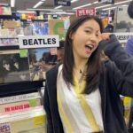 Tao Tsuchiya Instagram – .
ゴールデンウィークも後半戦となりました。
私は映画『帰ってきた あぶない刑事』の番宣として
ある番組に参加させていただいたのですが、
人生の宝物に出会う1日になりました。
時々番宣に参加させていただくと、
テレビの凄さ、番組の凄さ、
それを作ったり支えたりする方々の素晴らしさに
感動する時があります。
今日も本当に素敵な出会いや再会がありました。
これからも頑張ろうと思える1日でした。
.
いよいよ明日は
映画『帰ってきた あぶない刑事』の
完成披露舞台挨拶が行われます。
この素晴らしい世界を生み出した
横浜での舞台挨拶…！
まれちゃんの第2の故郷でもある大好きな街で
舞台挨拶が出来るなんて…
感動です。
参加出来て本当に嬉しい！！！！！
.
舞台挨拶の前には、
舘ひろしさんと柴田恭兵さんが参加なさる
パレードやレッドカーペットなど
タカとユージにふさわしい
華やかなイベントもあると聞いたので
お時間の合う方々はぜひぜひぜひ
素敵な時間を過ごされてください！！！
.
でも今日の写真は
映画マッチングでの輪花！
#映画マッチング 
#愛のクローバー記念上映 は
まだまだ行われています。
ノリノリの輪花も、たまにはいいかも…
