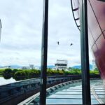 Tao Tsuchiya Instagram - 今年は季節の変わり目に加えて 激しい雨や大きな揺れが多い気がして 少しハラハラしていますが、お元気でしょうか？💦 . 印象派NÉO 『The Miracle of Pinocchio「ﾋﾟﾉｷｵの偉烈」』の 北九州公演から東京に戻って もうすぐ2日が経ちます。 あまりにもあっという間で… 普段はことわざを思い出すこともない私だけれど 思わず「光陰矢の如し」という言葉を思い出すくらい 時間が早く過ぎています😳🏹 . 北九州、素敵な場所だったなぁ…✨️✨️✨️ 日本の体力というか 底力のようなものを感じる力強さと 繊細で美しい古風な文化、 その間に見える『新しい今』を楽しもうとする情熱、 場所そのものがすごくアートでした🥰✨️ 日本を支えてきた工業地帯であるぶん 空気や水の汚れとも全力で戦ってきて 本当に試行錯誤が繰り返されてきたと思うのですが、 その歴史が今は自信となって 澄んだ空気や豊かな川に溢れている感じがしました🍀 . 写真は家族が撮ったものですけど、 小倉城のお隣にあるJ:COM北九州芸術劇場の雰囲気を 感じていただけたら🏯✨️ . ちなみに今月の25日には 弟が出演する作品 木ノ下歌舞伎『糸井版 摂州合邦辻』が 同じJ:COM北九州芸術劇場で上演されるのですが、 なんと嬉しいことに ポスターがお隣同士で貼られていました😍 . お時間とタイミングが合う方は、25日も是非😊✨️✨️ . #ピノキオの偉烈 #夏木マリ さん #井手茂太 さん #小㞍健太 さん #マメ山田 さん #MariNatsukiTerroir #山﨑麻衣子 さん #小島功義 さん #城俊彦 さん #牟田のどか さん #高橋綾子 さん #岩崎未来 さん #川崎萌々子 さん #国枝昌人 さん