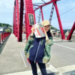 Tao Tsuchiya Instagram - . こんばんは😊 今日も1日本当に暑かった💦 家の中にいても窓の近くまでいくと 外から暑さが滲んでくるように感じました😱 夜は少しでもゆっくりしてください🙏💦 . 朝の続きで 夏休みシリーズの能登篇を🌻 朝は魔女姫さまになりましたが 今回は「まれ」のオープニングで使われた 大きなケーキと一緒に🎂 . このケーキ、正面からの姿は オープニングで見慣れていたのですが 横から見ると 食材がたくさん使われているのが分かるんです💡 美味しいものの多い能登らしいケーキだなと あらためて思います🍰 . この「いろは橋」は 「まれ」オンエアのあと補修され、 もともと輪島塗をイメージした赤が さらに美しくなりました✨️ 「いろは橋」の近くには 「輪島ドラマ記念館」があって 「まれ」で使われたロケセットなどが 展示されているのですが、 なんと入場無料😳✨️ なのでぜひ、あと少しの夏やこれからの秋、 どこに行こうかな？と考えているかたは 能登に遊びに来て下さい🥰💕✨️ . なんだか「まれ」の話をしていると 能登に住んでいるような気持ちになってくるので 不思議です😆✨️ . 奇しくも今は輪島大祭の頃✨️ 素晴らしい時間となりますように😌🙏✨️