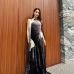 Tao Tsuchiya Instagram - . 東京は晴れた1日となりましたが 激しい揺れの影響と闘っている地域は 朝から雨が続いていると聞きました。 どうか一瞬でも早く少しでも多く 環境に安定を感じることが出来ますよう 心から、心から心から願っています。 . 映画「マッチング」は 昨夜、たくさんの方々に駆け付けていただき 完成披露試写会を行うことが出来ました。 スタンバイをしている時から 会場のあったかい雰囲気は伝わってきていて 胸がいっぱいになっていたのですが 登壇した瞬間、 ものすごくひさしぶりなものに出会って あまりの感動に ちょっと目が回りそうになりました。 何に出会ったかと言うと、 「歓声」です。 コロナ禍から4年ぶりに 舞台挨拶で歓声を聴かせていただき こんなにも人の声って素敵なんだ、 あったかいんだと実感しました。 その上で、今までのように 「応援しているよ！」という意思表示を 伝えて下さる方々もいらっしゃって 舞台から拝見するこの景色は やはり本当に美しいと心から思いました。 . そんな感動や緊張と共に始まった舞台挨拶は、 なんて素敵な方々と御一緒出来たんだろうと あらためて感動する時間でした。 皆さん本当に言葉が素敵だし、面白いし、 盛り上げて下さるしフォローもしてくださるし、 でも演技や役のお話になると さりげなくグッと芯に迫ってこられるし… ご一緒出来て本当に良かった！！！ . 斉藤由貴さんのお言葉、一生忘れません。 私の演技を見ていただけていた、 感じていただけていたと知ることが出来たことは 大きな大きな大きな宝物です。 そういえば！ 私が出演させていただいたミュージカル 「ローマの休日」の歌の歌詞は 斉藤由貴さんが書いて下さっているんです。 あの素敵な歌詞を書いたかたと御一種出来ただけでなく お話も伺うことが出来て光栄です。 これからも踏ん張っていきます。