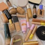 Tara Basro Instagram - Akhirnyaaaa, Ini diaaa swatches complexion products yang aku punya dengan pencahayaan yang beda2. Kalau berdasarkan pengalaman sih yang namanya memilih shade dan undertone yang tepat untuk foundation, concealer, bahkan contour itu mau nangis susahnya apalagi online. kalau lagi nyoba foundation, aku perhatiin ada beberapa brand yang gold warm undertone jadi terlalu kuning di aku tapi kalau neutral juga ada yang malah jadi kusam, tergantung mereknya, tapi aku sih biasanya di antara dua itu. Secara warna, warna kulit sering berubah-ubah, biasanya di kisaran medium tan - medium deep tergantung musim atau seberapa sering kena sinar matahari. Jenis kulit aku kombinasi berminyak. Nah, kalau contour, aku lebih suka warna yang nggak terlalu jauh dari warna kulit dan gak terlalu cool tone biar keliatan natural. Kalau concealer, yang warm undertone cenderung paling cocok. Semoga membantu yaaa! tulis di komen kalau ada pertanyaan dan mungkin nanti aku juga bikin feed beberapa produk lokal atau produk drugstore untuk yang berikutnya #TBmatched ……… Finally! It’s here. These are swatches of complexion products I currently have. I try to show them in different lightings, as we all know, picking the right shade and undertones is a real struggle with foundation, concealer, and even contour! When trying out foundation, I’ve noticed some brands with warm golden undertones would be too yellow on me and neutral undertones would be too dull, so it depends on the brand, but I am in between those two. Shade wise,my skin tone changes. However, I usually land somewhere in the medium tan to medium deep range depending on the season or whether I’m in the sun alot. My skin type is combination oily. When it comes to contouring, I prefer shades that aren’t too far from my skin tone and balanced toned to achieve a more natural appearance. For concealer, warm undertones tend to complement my complexion the best. Hope it helps! Let me know your questions, and maybe I’ll do some local or drugstore products next! #TBmatched #hauslabsfoundation #diorforeverfoundation #charlottetilbury #esteelauderdoublewear #chanellesbeiges #youthforia #cielecosmetics #chantecaille #lysbeauty