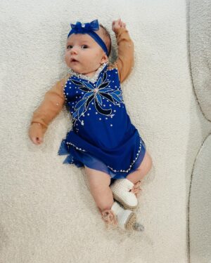 Tara Lipinski Instagram - Georgie’s 1st Halloween! ⛸️❄️

@bradgriffies made a costume that will be hard to match. Thank you!!!! Does anyone recognize it?! 

 @toddkap commentated Gigi’s performance and I of course gave her an old school perfect 6.0 score of course! 

Brad - again thank you! It’s just too much. You are a talent and skaters are lucky to wear your beautiful designs. 

#babysfirsthalloween #halloween #newbornhalloween #figureskating #skating #olympics