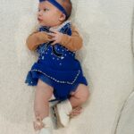 Tara Lipinski Instagram - Georgie’s 1st Halloween! ⛸️❄️ @bradgriffies made a costume that will be hard to match. Thank you!!!! Does anyone recognize it?! @toddkap commentated Gigi’s performance and I of course gave her an old school perfect 6.0 score of course! Brad - again thank you! It’s just too much. You are a talent and skaters are lucky to wear your beautiful designs. #babysfirsthalloween #halloween #newbornhalloween #figureskating #skating #olympics