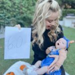 Tara Lipinski Instagram - Georgie’s 1st Halloween! ⛸️❄️ @bradgriffies made a costume that will be hard to match. Thank you!!!! Does anyone recognize it?! @toddkap commentated Gigi’s performance and I of course gave her an old school perfect 6.0 score of course! Brad - again thank you! It’s just too much. You are a talent and skaters are lucky to wear your beautiful designs. #babysfirsthalloween #halloween #newbornhalloween #figureskating #skating #olympics