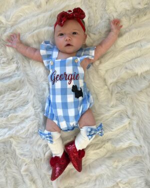 Tara Lipinski Instagram - Georgie’s 1st Halloween! ⛸️❄️

@bradgriffies made a costume that will be hard to match. Thank you!!!! Does anyone recognize it?! 

 @toddkap commentated Gigi’s performance and I of course gave her an old school perfect 6.0 score of course! 

Brad - again thank you! It’s just too much. You are a talent and skaters are lucky to wear your beautiful designs. 

#babysfirsthalloween #halloween #newbornhalloween #figureskating #skating #olympics
