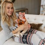 Tara Lipinski Instagram – I’ve never felt more GRATEFUL. EVER 🍁❤️

My heart is so full of gratitude and so thankful that this little nugget has entered our lives. Life with her is just dreamy. 

I love loving you @toddkap and can’t believe we created this little turkey. 🦃

#thanksgiving #myfirstthanksgiving #newborn #holidayswithbaby
