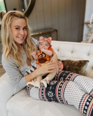 Tara Lipinski Instagram - I’ve never felt more GRATEFUL. EVER 🍁❤️

My heart is so full of gratitude and so thankful that this little nugget has entered our lives. Life with her is just dreamy. 

I love loving you @toddkap and can’t believe we created this little turkey. 🦃

#thanksgiving #myfirstthanksgiving #newborn #holidayswithbaby