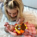 Tara Lipinski Instagram – I’ve never felt more GRATEFUL. EVER 🍁❤️

My heart is so full of gratitude and so thankful that this little nugget has entered our lives. Life with her is just dreamy. 

I love loving you @toddkap and can’t believe we created this little turkey. 🦃

#thanksgiving #myfirstthanksgiving #newborn #holidayswithbaby