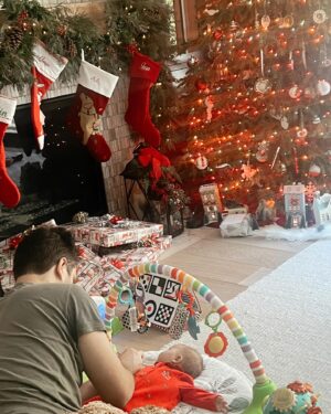 Tara Lipinski Instagram - Merry Christmas! I hope you all have an amazing one! 🎄

This holiday season I am just soaking up the moments that make life good. For me it’s about Georgie, my Tk, family and friends. When it comes down to it, it’s all about good health and good people to love. 

It’s been magical with Gigi but life still happens. A lot has happened with my family and life in the last 6 months. Some absolutely incredible and some not so great. So for every cute baby pic I post, know that life happens to everyone even in the most amazing of times. (Although I take the joy out of those insta moments too that capture some magical memories) 
Most recently, my dad ended up in the hospital for a few days and got out right in time for Christmas Eve. He gave me quite a scare but he is totally fine. Finally found out it was kidney stones but boy was that wait not fun. (My mom came through with the most magical Christmas Eve where I just was so happy to be with them.) My Uncle Phil is on hospice and I wish I was able to see him and his family 😢 Plus a long little list continues that. But for all the hard things there is A LOT of good things! 

I also feel for everyone out there wishing for a baby this Christmas morning. I see you and I know your pain and remember my last five years of waking up wishing too. That pain is not fun so know I am rooting for you and I hope your next Christmas is filled with baby giggles. You deserve it. 

So that was just my emotional holiday post to say I am so grateful for the people in my little world and for all you and your support! 
 

#newborn #3monthsold #babysfirstchristmas  #newbornbabychristmas #babychristmasphotos #babychristmasoutfits