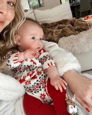 Tara Lipinski Instagram - Merry Christmas! I hope you all have an amazing one! 🎄

This holiday season I am just soaking up the moments that make life good. For me it’s about Georgie, my Tk, family and friends. When it comes down to it, it’s all about good health and good people to love. 

It’s been magical with Gigi but life still happens. A lot has happened with my family and life in the last 6 months. Some absolutely incredible and some not so great. So for every cute baby pic I post, know that life happens to everyone even in the most amazing of times. (Although I take the joy out of those insta moments too that capture some magical memories) 
Most recently, my dad ended up in the hospital for a few days and got out right in time for Christmas Eve. He gave me quite a scare but he is totally fine. Finally found out it was kidney stones but boy was that wait not fun. (My mom came through with the most magical Christmas Eve where I just was so happy to be with them.) My Uncle Phil is on hospice and I wish I was able to see him and his family 😢 Plus a long little list continues that. But for all the hard things there is A LOT of good things! 

I also feel for everyone out there wishing for a baby this Christmas morning. I see you and I know your pain and remember my last five years of waking up wishing too. That pain is not fun so know I am rooting for you and I hope your next Christmas is filled with baby giggles. You deserve it. 

So that was just my emotional holiday post to say I am so grateful for the people in my little world and for all you and your support! 
 

#newborn #3monthsold #babysfirstchristmas  #newbornbabychristmas #babychristmasphotos #babychristmasoutfits