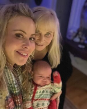 Tara Lipinski Instagram - Merry Christmas! I hope you all have an amazing one! 🎄

This holiday season I am just soaking up the moments that make life good. For me it’s about Georgie, my Tk, family and friends. When it comes down to it, it’s all about good health and good people to love. 

It’s been magical with Gigi but life still happens. A lot has happened with my family and life in the last 6 months. Some absolutely incredible and some not so great. So for every cute baby pic I post, know that life happens to everyone even in the most amazing of times. (Although I take the joy out of those insta moments too that capture some magical memories) 
Most recently, my dad ended up in the hospital for a few days and got out right in time for Christmas Eve. He gave me quite a scare but he is totally fine. Finally found out it was kidney stones but boy was that wait not fun. (My mom came through with the most magical Christmas Eve where I just was so happy to be with them.) My Uncle Phil is on hospice and I wish I was able to see him and his family 😢 Plus a long little list continues that. But for all the hard things there is A LOT of good things! 

I also feel for everyone out there wishing for a baby this Christmas morning. I see you and I know your pain and remember my last five years of waking up wishing too. That pain is not fun so know I am rooting for you and I hope your next Christmas is filled with baby giggles. You deserve it. 

So that was just my emotional holiday post to say I am so grateful for the people in my little world and for all you and your support! 
 

#newborn #3monthsold #babysfirstchristmas  #newbornbabychristmas #babychristmasphotos #babychristmasoutfits