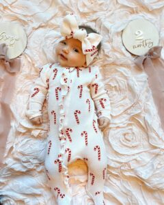 Tara Lipinski Instagram - Georgie and all her cute faces are making our holiday season happier than ever. 🎄🤶 #2montholdbaby #newborn #2monthsold #babygirl🎀