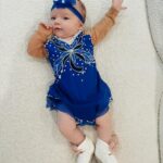 Tara Lipinski Instagram - Georgie’s 1st Halloween! ⛸️❄️ @bradgriffies made a costume that will be hard to match. Thank you!!!! Does anyone recognize it?! @toddkap commentated Gigi’s performance and I of course gave her an old school perfect 6.0 score of course! Brad - again thank you! It’s just too much. You are a talent and skaters are lucky to wear your beautiful designs. #babysfirsthalloween #halloween #newbornhalloween #figureskating #skating #olympics
