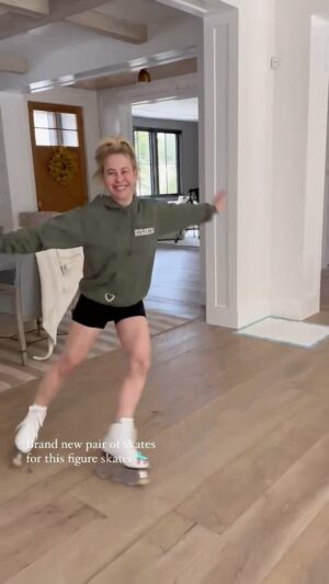 Tara Lipinski Instagram - Ahh this is too fun!!! 🛼 @michellewkwan inspired me to get some! Now I can skate anywhere. 

Took a spin in my kitchen for the first time in some inline skates from @jackson.ultima Figure skating boot and super comfy- thank you Jackson- these are 🔥

It’s so hard with Georgie to get to the ice these days so I will take whatever I can get! I didn’t take them off for two hours! It made me realize how happy I am in skates, it’s home and I love that feeling of flying around. I miss my ice but this is pretty darn fun. 

Now I just have to get the hang of it, by the end of my session today I started to feel it but definitely a bit different than ice skates. Michelle says I will figure it out…we shall see lol. 😂 

Ps I kinda like skating through the house in them. What if I wore them all the time?! Chores would get done quicker.  @toddkap is questioning his life choices right now 😂

#figureskating #rollerskating #inlineskating #inlineskater #figureskaterproblems #figureskater