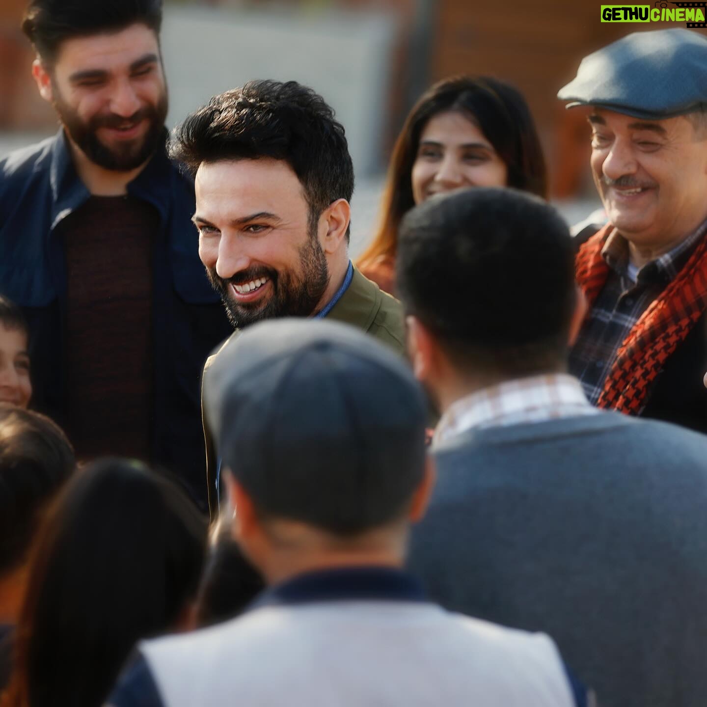 Tarkan Instagram - Bu güzel ve anlamlı projenin reklam çekiminden birkaç kare paylaşmak istedim. Reklamda emeği geçen tüm çekim ekibine ve reklama değerli katkılarından dolayı bölge halkına çok teşekkürler.. @trendyolcom 🧡 #YarınınKöyleri 📸: @yigit___eken #fbf