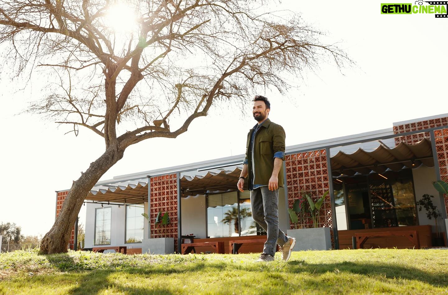 Tarkan Instagram - Bu güzel ve anlamlı projenin reklam çekiminden birkaç kare paylaşmak istedim. Reklamda emeği geçen tüm çekim ekibine ve reklama değerli katkılarından dolayı bölge halkına çok teşekkürler.. @trendyolcom 🧡 #YarınınKöyleri 📸: @yigit___eken #fbf